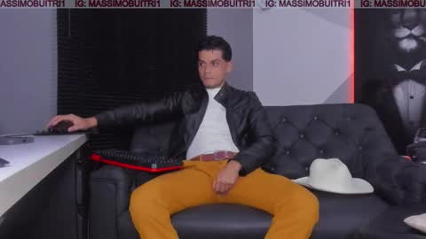 I am Massimo online show from November 3, 12:04 am