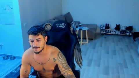 Snapshot of masterchris12 chatting on October 28, 9:50 pm masterchris12 online show from October 28, 9:50 pm