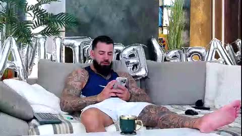 Snapshot of masterkingofmuscle chatting on October 24, 6:48 am masterkingofmuscle online show from October 24, 6:48 am