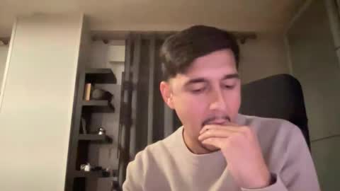 Aaron online show from December 21, 8:28 pm