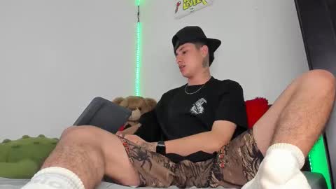 mateo_escobar online show from February 25, 12:00 am