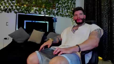 Snapshot of matius_foxtter chatting on October 25, 2:35 am matius foxter online show from October 25, 2:35 am