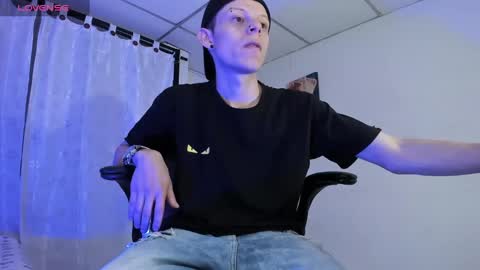 Snapshot of matthewboy_ chatting on March 4, 10:27 pm MatthewBoy online show from March 4, 10:27 pm