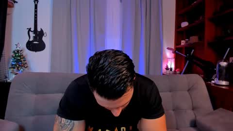 Snapshot of max_dic1 chatting on December 8, 10:36 pm max D. online show from December 8, 10:36 pm