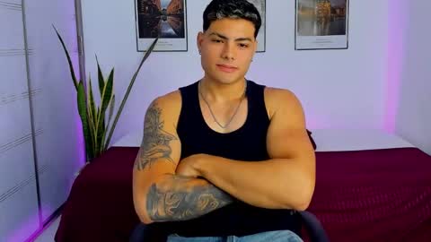 Snapshot of max_miuller chatting on October 23, 1:47 pm MAX MIULLER online show from October 23, 1:47 pm