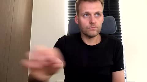 Max take off clothes online show from November 7, 9:01 am