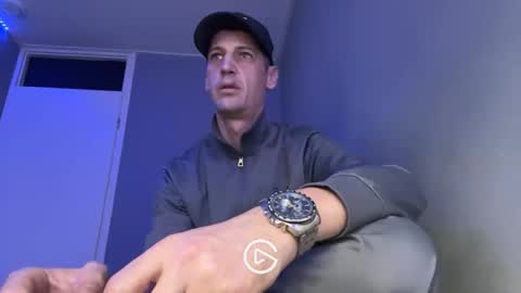 Snapshot of maxbose666 chatting on February 23, 2:43 pm Max online show from February 23, 2:43 pm