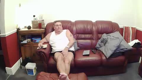 MAX online show from December 5, 1:02 am