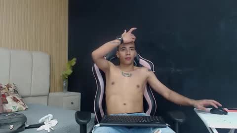 MaximoGray online show from January 15, 7:49 pm