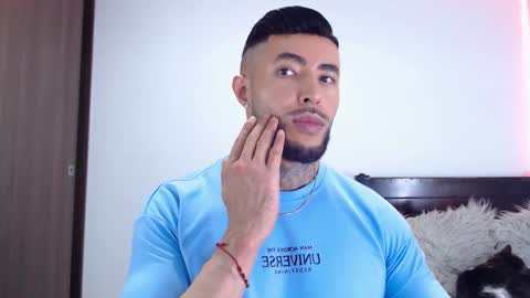 Independent Model online show from December 20, 2:51 am