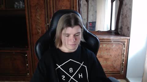 Max online show from November 6, 11:57 am