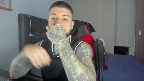 Snapshot of maxvibe_ chatting on October 21, 2:47 am maxvibe_ online show from October 21, 2:47 am