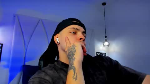 MAX online show from December 1, 7:39 pm