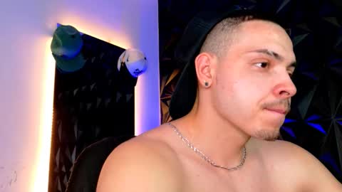 MAX online show from November 8, 9:40 pm