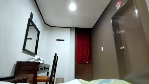 Snapshot of meltingdab chatting on October 17, 2:15 am meltingdab online show from October 17, 2:15 am