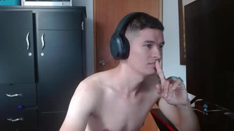 Snapshot of miaou_miaou chatting on February 18, 1:44 pm miaou_miaou online show from February 18, 1:44 pm