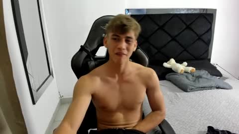 Miguel Hernandez online show from April 2, 12:30 am