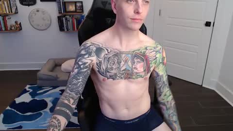 MikahisHung online show from December 11, 7:43 pm