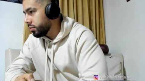 Snapshot of mikeblaree chatting on October 22, 2:26 am mikeblaree online show from October 22, 2:26 am