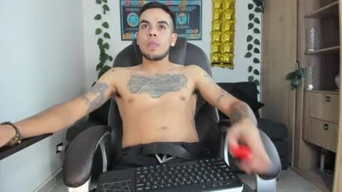 mikee_scooth online show from December 29, 7:17 am