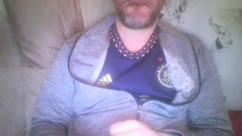 Snapshot of mikehockishuge9 chatting on January 6, 9:43 pm mikehockishuge9 online show from January 6, 9:43 pm