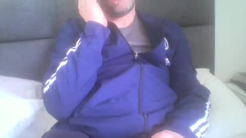 Snapshot of mikehockishuge9 chatting on March 2, 1:42 pm mikehockishuge9 online show from March 2, 1:42 pm