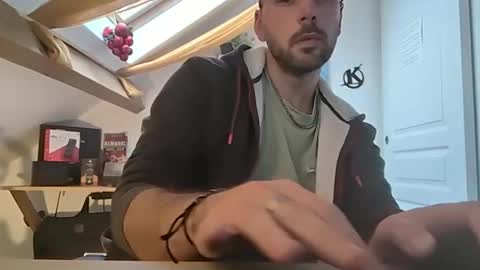 Snapshot of mikmik91 chatting on December 17, 3:06 pm mikmik91 online show from December 17, 3:06 pm