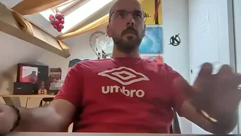 Snapshot of mikmik91 chatting on December 24, 10:33 am mikmik91 online show from December 24, 10:33 am