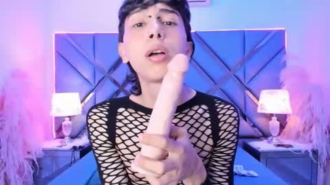 milan_lewiss online show from February 12, 12:44 pm