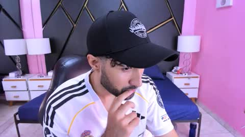 milanzaire online show from November 15, 1:18 am