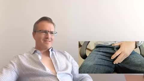 Snapshot of moe_001 chatting on September 29, 6:59 pm Moe online show from September 29, 6:59 pm