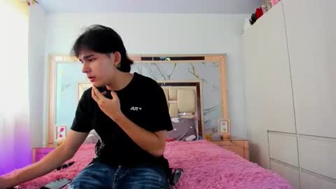 monky_0002 online show from March 24, 4:34 pm