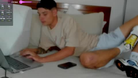 Snapshot of morgan_hiller chatting on December 14, 9:35 pm   online show from December 14, 9:35 pm