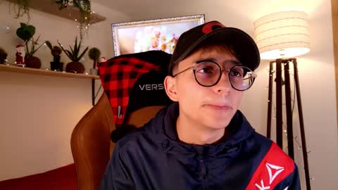 Mr Evans online show from December 1, 4:32 pm