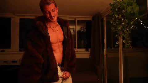 Mr Long online show from November 9, 9:19 pm