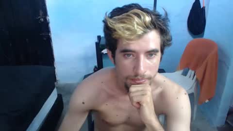 Snapshot of myke_xxx chatting on December 4, 8:07 pm mike online show from December 4, 8:07 pm