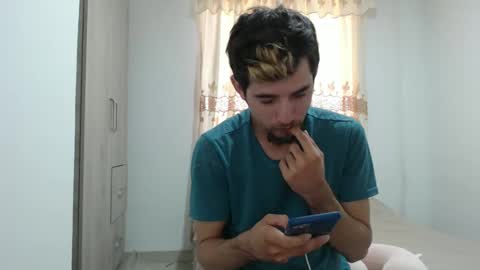 Snapshot of myke_xxx chatting on December 24, 4:40 pm mike online show from December 24, 4:40 pm