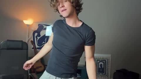 Snapshot of namiraaxel chatting on February 1, 9:29 pm Georges online show from February 1, 9:29 pm