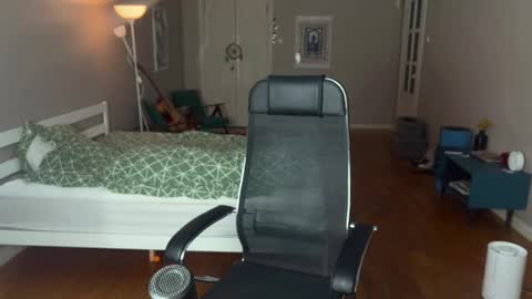 Snapshot of namiraaxel chatting on February 14, 3:15 pm Georges online show from February 14, 3:15 pm