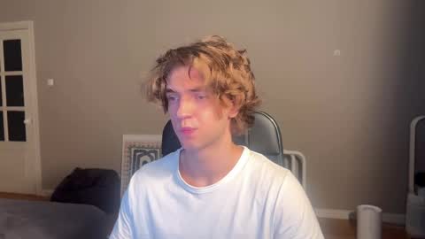 Snapshot of namiraaxel chatting on January 13, 9:31 pm Georges online show from January 13, 9:31 pm