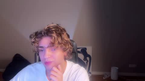 Snapshot of namiraaxel chatting on December 15, 9:09 pm Georges online show from December 15, 9:09 pm