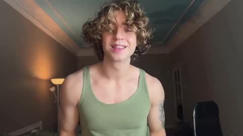 Snapshot of namiraaxel chatting on February 18, 9:20 pm Georges online show from February 18, 9:20 pm