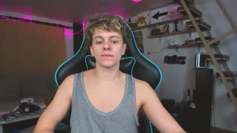 Snapshot of naughty_nik43 chatting on February 26, 3:41 pm Nik online show from February 26, 3:41 pm