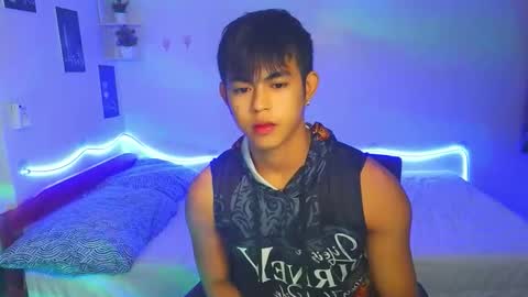 Snapshot of naughtyboylouie chatting on September 25, 1:43 pm Loue online show from September 25, 1:43 pm