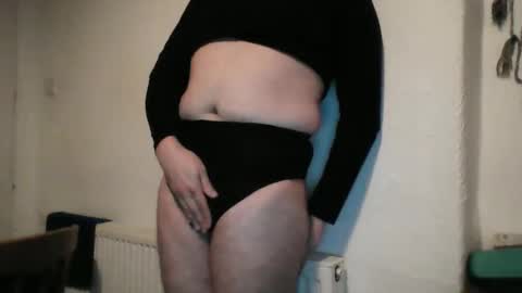Snapshot of navel_gazing_submissive chatting on October 24, 6:09 pm navel_gazing_submissive online show from October 24, 6:09 pm