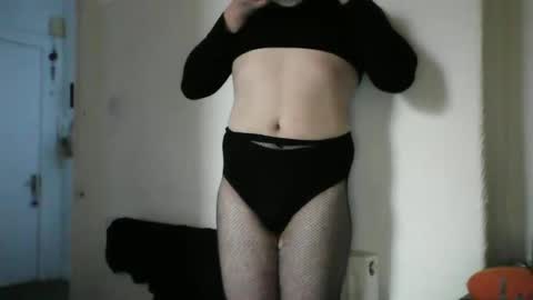 navel_gazing_submissive online show from December 18, 12:45 pm