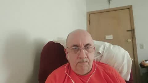 Tom online show from May 2, 6:32 pm