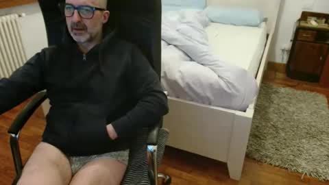 simi online show from February 24, 6:36 am