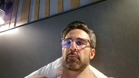 nicefrenchguy79 online show from March 2, 9:55 pm