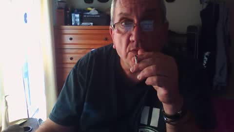 Snapshot of nionios67 chatting on October 24, 2:19 pm Dennis online show from October 24, 2:19 pm
